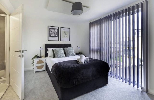 Stylish and Modern Flat 2 Min Walk to Ashford Outlet