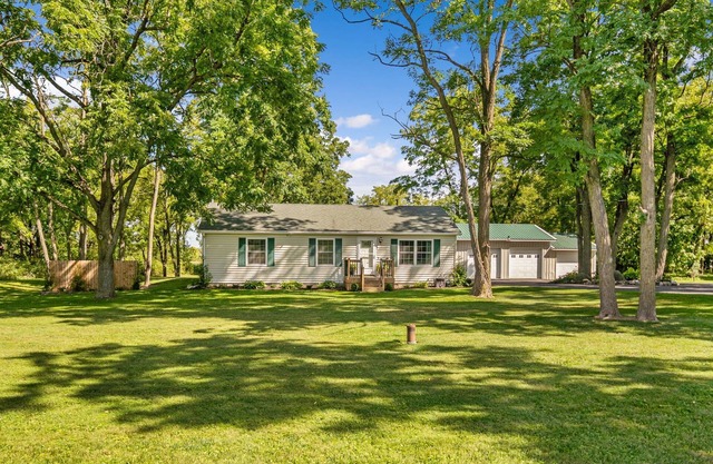Stylish and Refreshed Home with Hot Tub in the Heart of Tburg