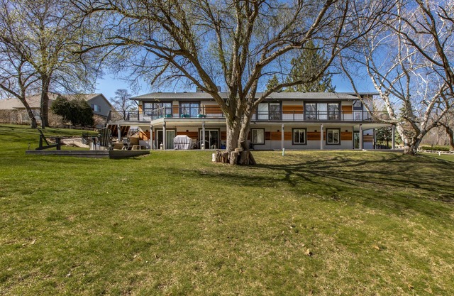Stylish and spacious house Near Mayo Clinic
