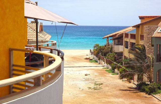 Stylish Apartment in Top Location next to Beach with Large Balcony and Sea View