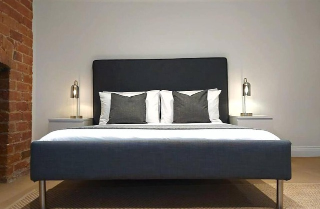 Stylish Apartment in City Centre with Parking