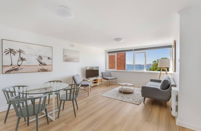 Stylish Apartment w/ Bay Views