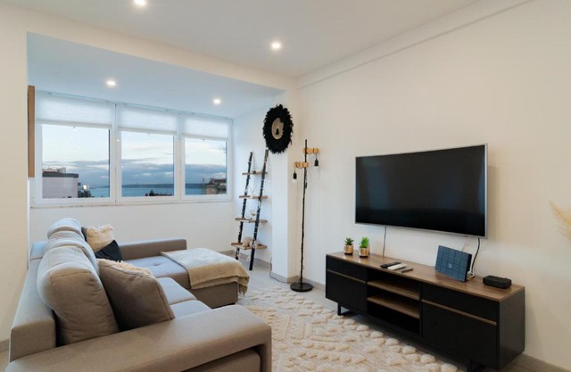 Stylish Apartment W/River View by LovelyStay