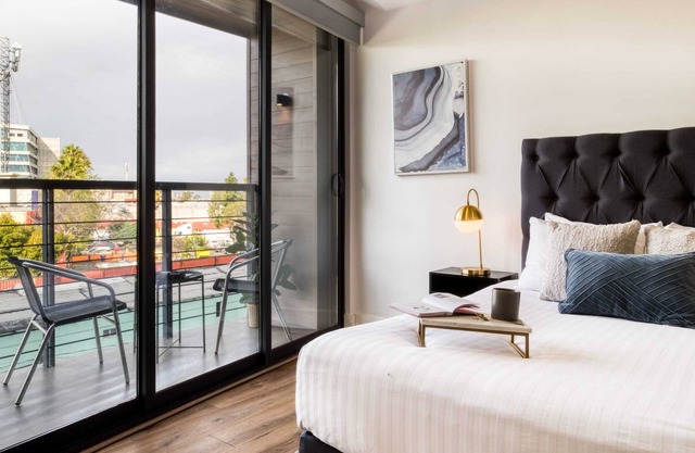 Stylish Apt w/a Balcony | Gym+Lounge+Ping-Pong