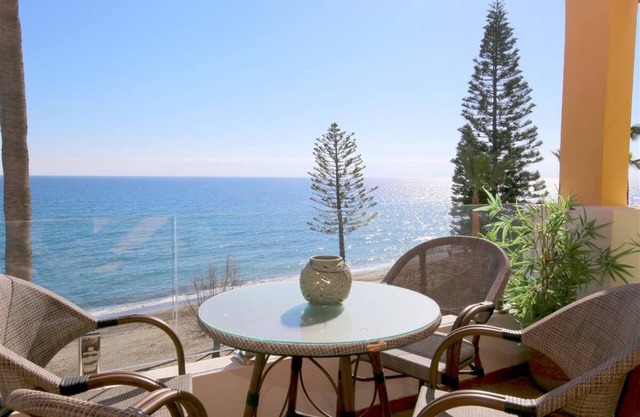 Stilvolles Apartment direkt am Strand, Klimaanlage, Direkt am Strand und kurze Fahrt in die Stadt