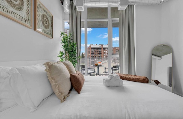 Stylish Beltline 1BR w/Parking