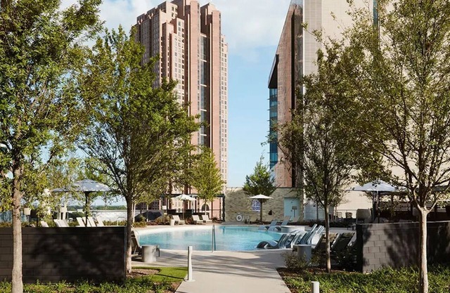 Stylish, centrally-located condo in Uptown/West Village with high-end amenities!