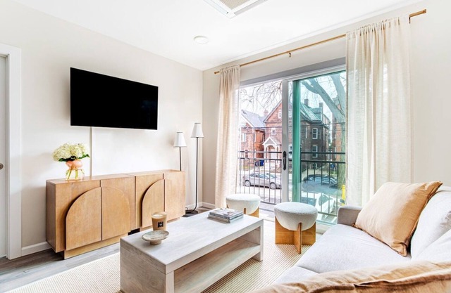 Stylish City Living|Wooster Square|Downtown Views
