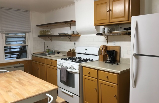Stilvoll, sauber und hell 2 BR Apartment direkt an der Warren Street!