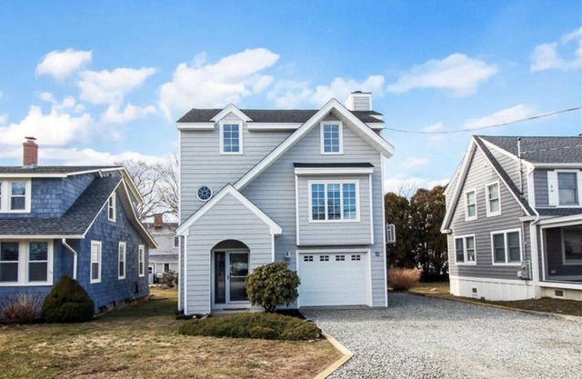 Quintessential beach getaway, one block to GLP's private beaches. Pet-Friendly!