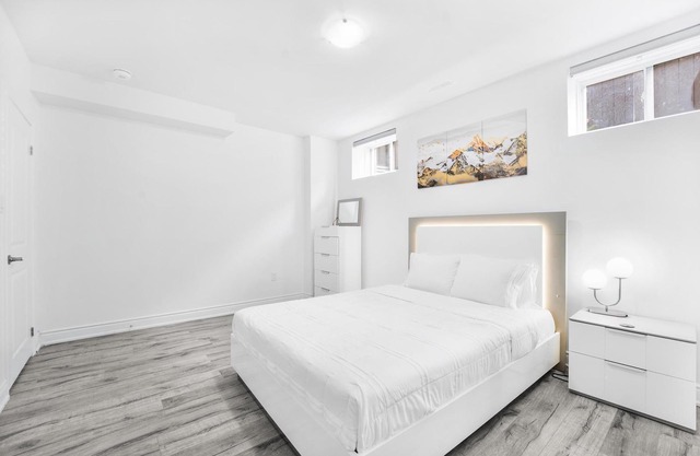 Stylish & Comfy ~ Convenient Location ~ Queen Beds
