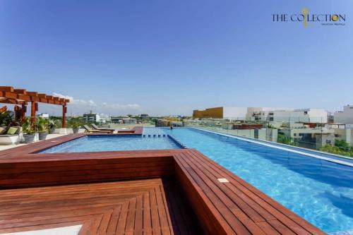 Stylish Condo Roof Pool Gym 2 Blocks to 5th Ave