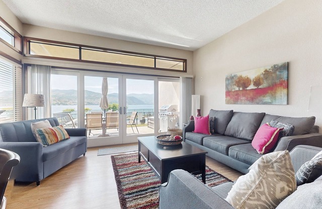 Moderne und stilvolle Wohnung mit gemeinsamem Whirlpool, Pool und Zugang zum See!