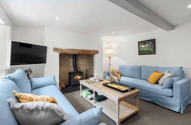 Stylish, Cosy Cotswolds House & beautiful garden