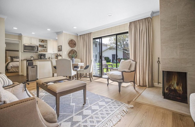Stylish Cottage w/ Kitchen + Pool Access