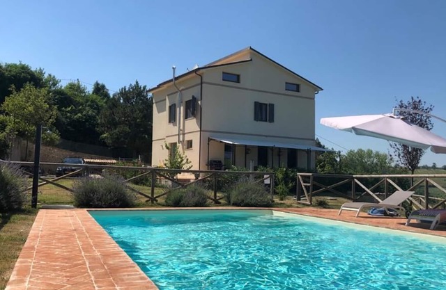 NEU! Gemütliches Ferienhaus im Süden von Le Marche, mit Pool, Strand und Gebirge