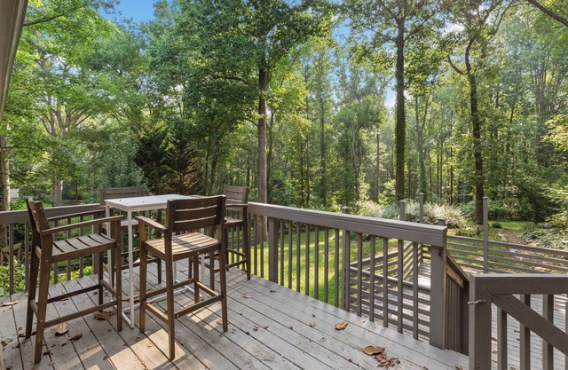 Stylish Country House with outdoor living and fenced yard