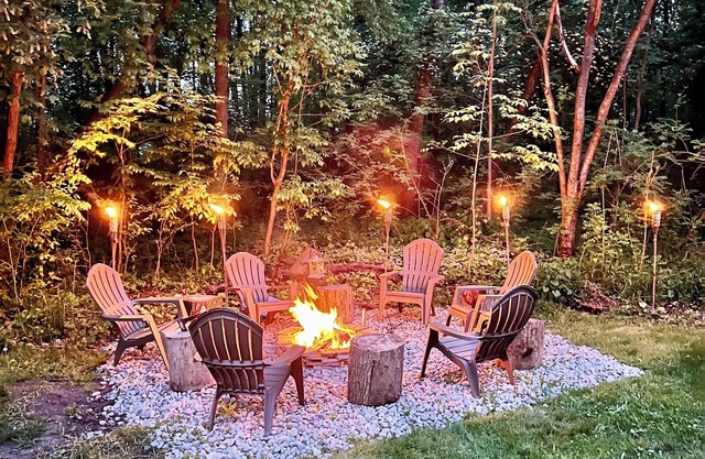 STYLISH COUNTRY RETREAT W/ PRIVATE HEATED POOL ON 10 ACRES.