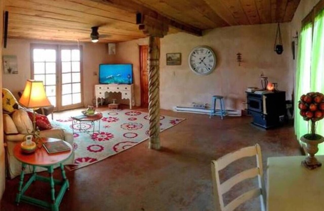 Santa Fe Stylish Country Casita, Views, Wifi, AC