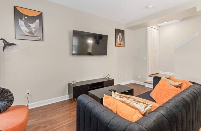Stylish & Cozy 1-BR Detroit
