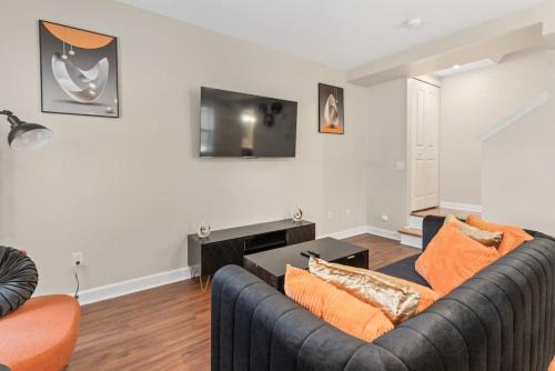 Stylish & Cozy 1-BR Detroit