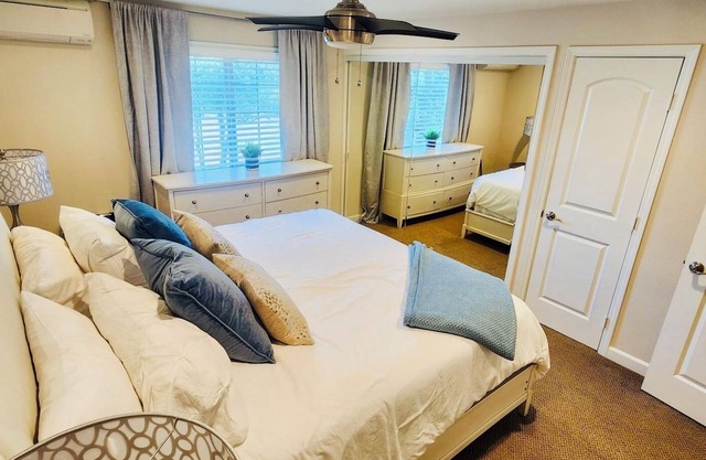 Stylish & Cozy 1BR Retreat Perfect for Work & Travel Prime Location!
