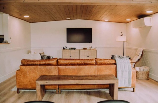 Stylish & Cozy Home - Newly Renovated