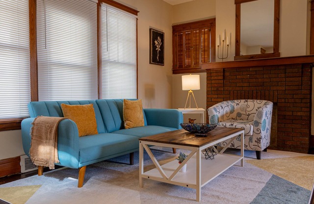 Stylish & Cozy Stay by the Falls