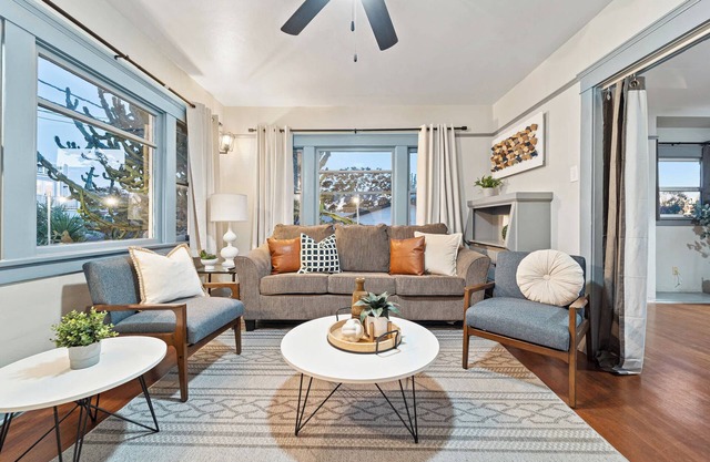 Stylish Craftsman Stay Sleeps 6 Comfortably
