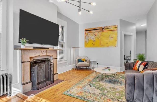 Stylish Downtown 1BR Victorian Brownstone