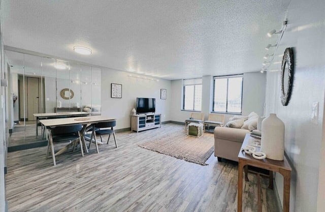 Stylish Downtown Business| Hospital | WD | GYM