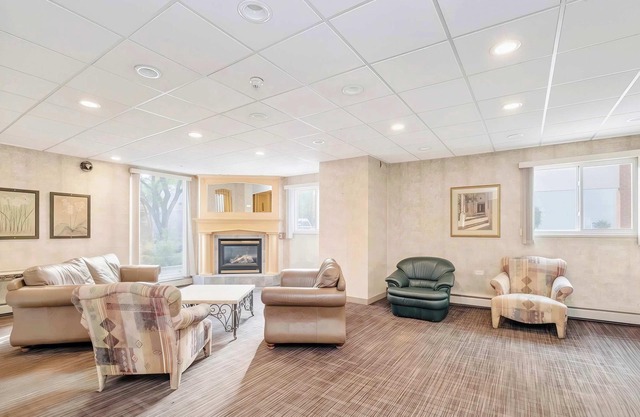 Stylish Downtown Condo near Rogers Place | Parking, Gym, Balcony & Kitchen