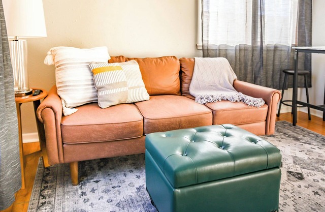 Stylish Downtown Fargo 2 Bedroom, Steps from Sanford
