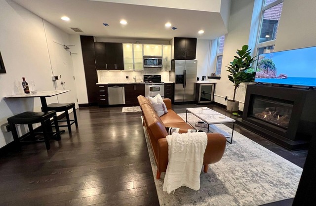 Stylish Downtown Grand Rapids with parking and fitness center