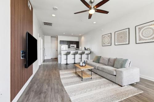 Stylish Downtown High-Rise - 2BD