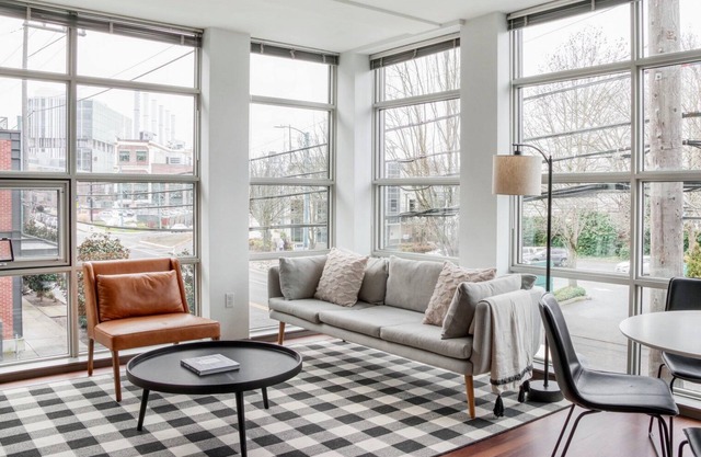 Stylish East Lake 1BR w/ Gym, nr Coffee, walk to SLU, by Blueground