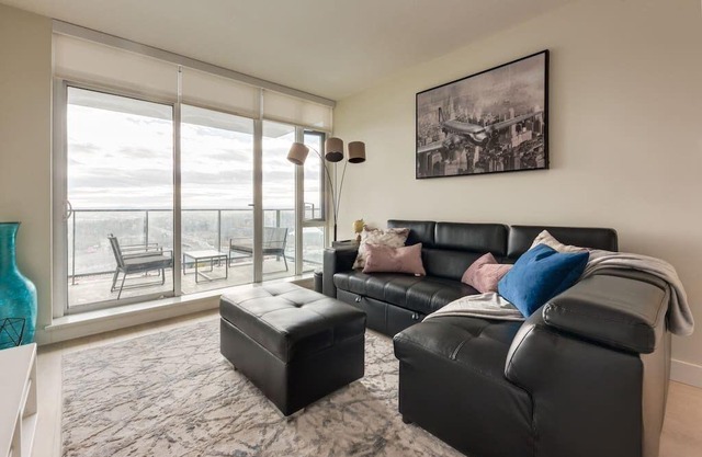 Stylish, Elegant 1BR condo with Stunning Views