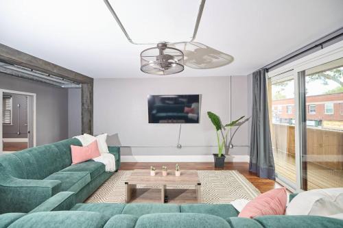 Stylish Escape By The Falls 6-8