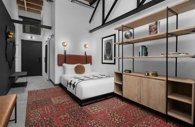 Stylish evo Living Space, Perfect for Outdoor Enthusiasts, Pet-Friendly!