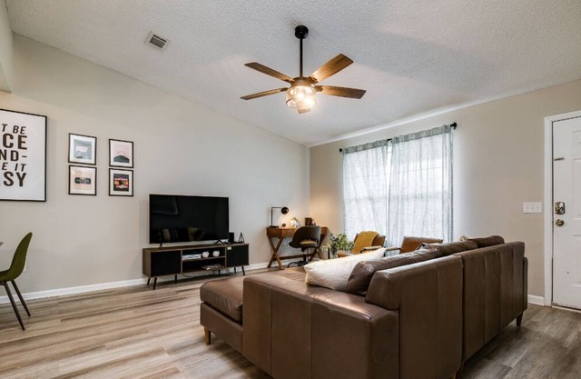 Stylish Family Friendly Bungalow, Tvs, Royal Beds