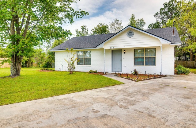 Stylish Family Friendly Bungalow, Tvs, Royal Beds