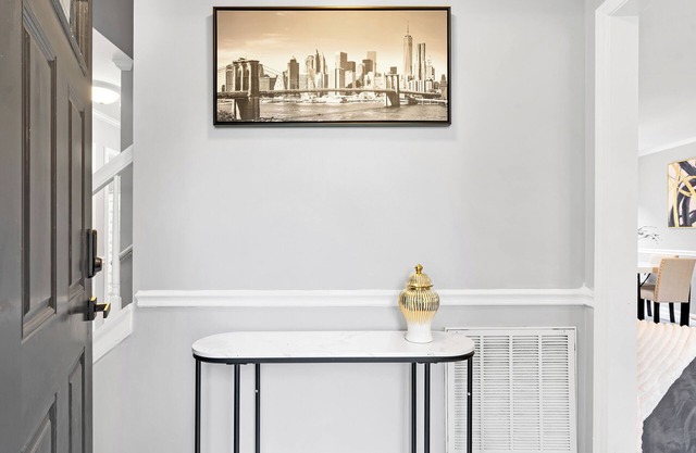 “Modern 3BR Home with Deck, Fast Wi-Fi, Full Kitchen, AC,Near Raleigh & Airport”