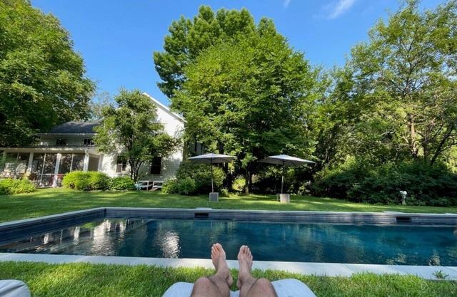 Stylish Farmhouse with heated pool - 35 acres