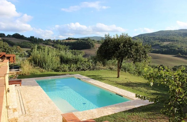 Stylish farmhouse with heated pool in San Dalmazio