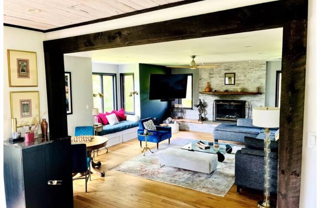 Stylish farmhouse w/fireplace by downtown & nature