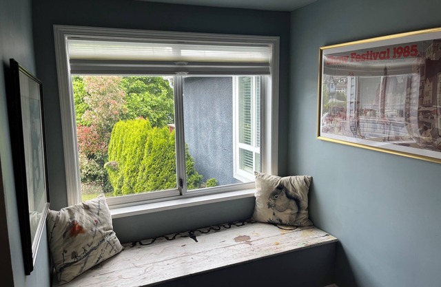 Stylish Garden suite in the heart of East Van w Mtn views. Downtown in 15 mins!