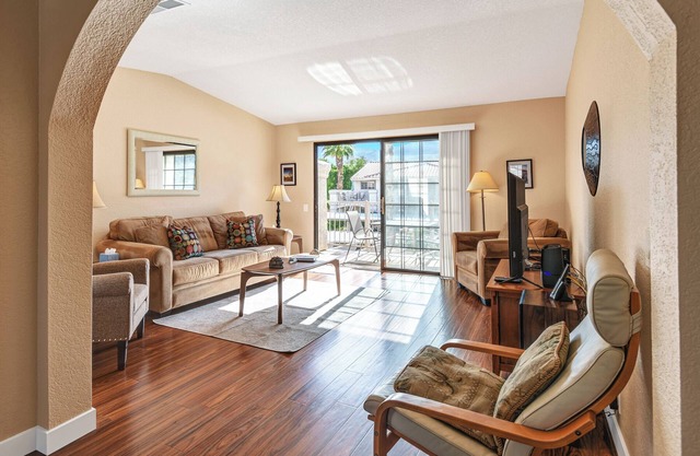 Stylish Getaway in the Heart of Palm Springs – 2BR Condo with Resort Amenities!