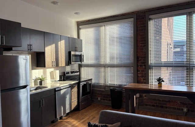 Stylish Getaway in Downtown Richmond - 1b1b