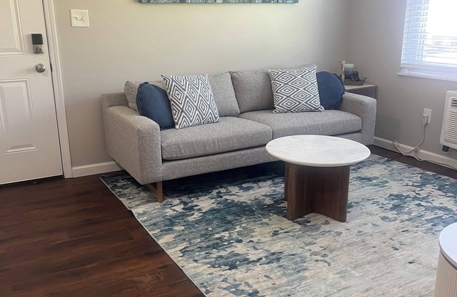 Stylish Grandview Heights Apartment