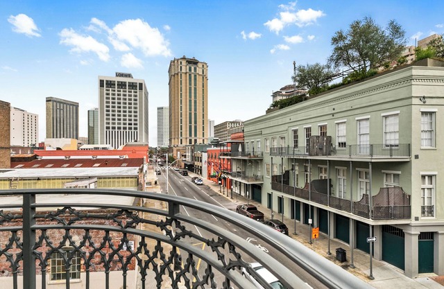 * Brand New Downtown Corner Condo mit Balkon * New Orleans Luxus-Vermietungen - Die 30 ° / -90 ° -